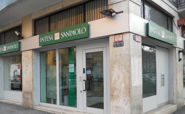 El mayor banco italiano propone a sus empleados trabajar cuatro días sin bajarles el sueldo