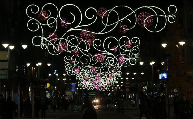 El Ayuntamiento de León descarta por el momento reducir el consumo de las luces de Navidad