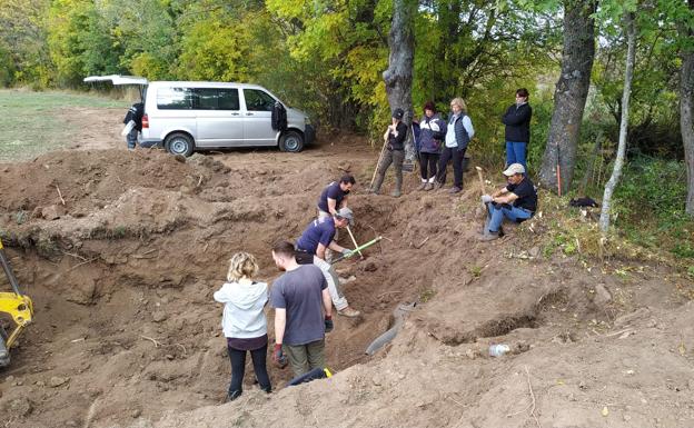 Hallan los tres cuerpos de la fosa común de Candemuela