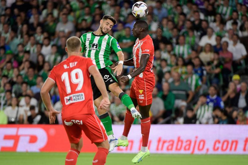 El Betis supera al Almería y regresa a puestos Champions