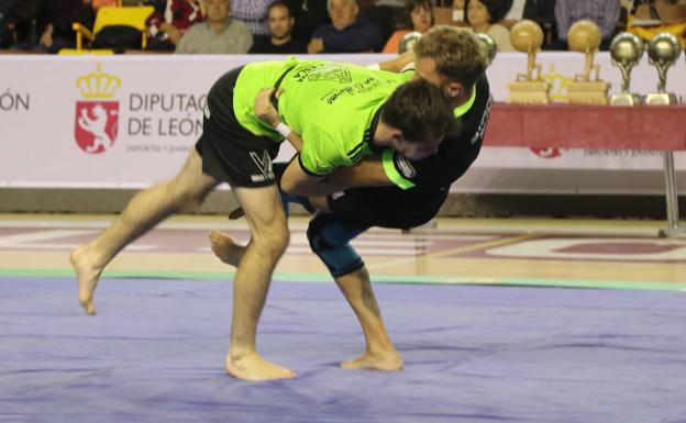 El corro de los campeones hace vibrar al Palacio de los Deportes