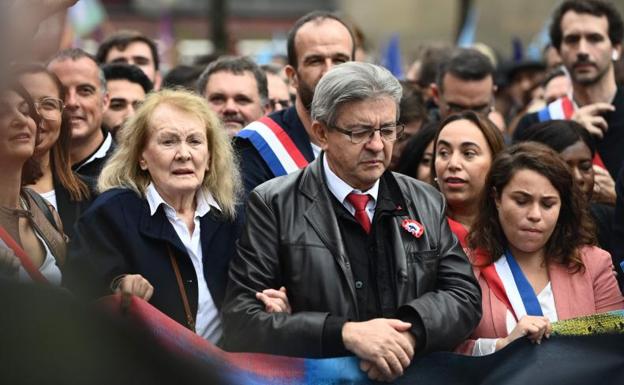 Mélenchon echa un pulso a Macron en las calles con su marcha contra la carestía de la vida