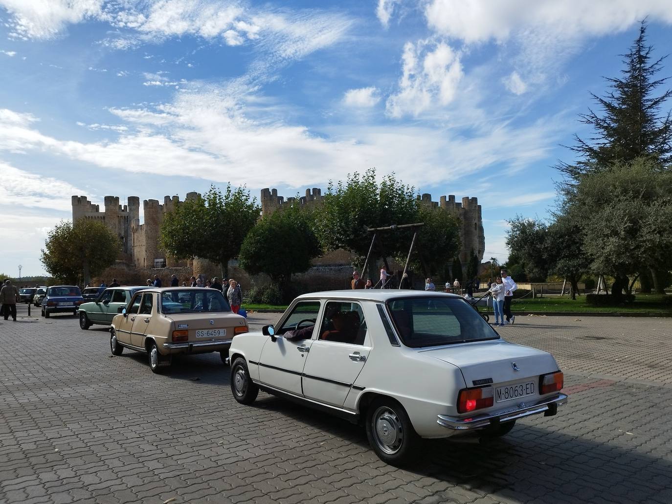 Valencia de Don Juan acoge la concentración nacional de Renaul 7