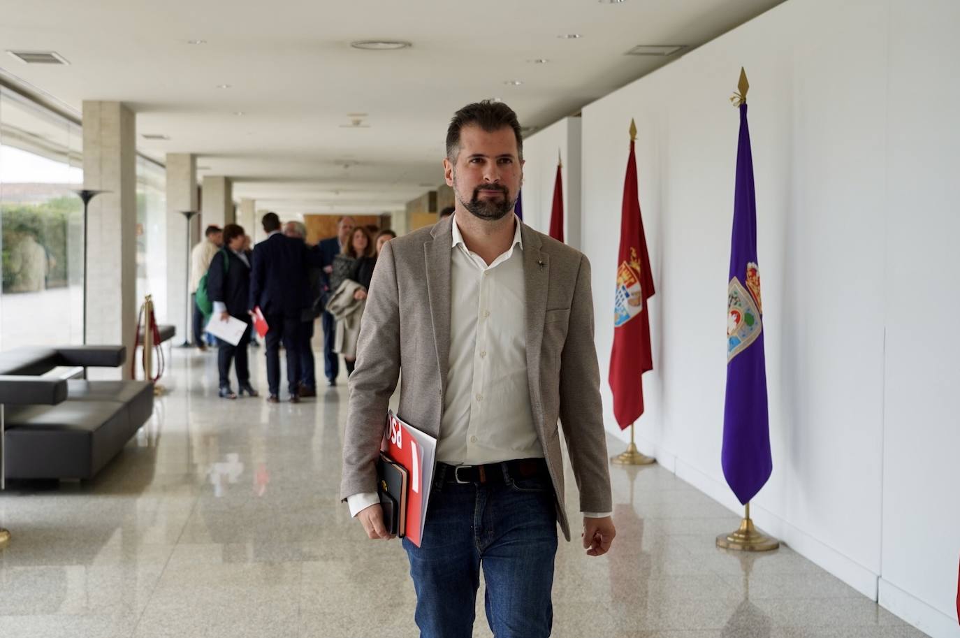 Tudanca presume del liderazgo de los alcaldes del PSOE para atraer empresas a sus ciudades