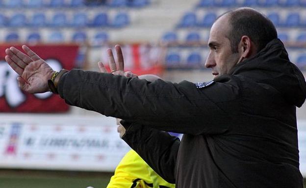 Otro entrenador cesado en Primera RFEF: La 'Balona' prescinde del exculturalista Monteagudo