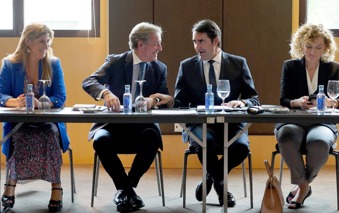 Empresarios se reunen con Suárez-Quiñones, consejero de vivienda