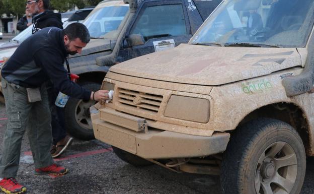 Un centenar de vehículos clásicos cruzan la meta de la 'III Iberian Classic Raid' en León