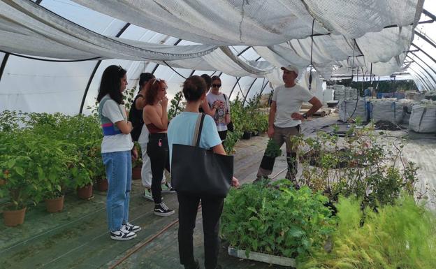 Estudiantes de tecnología de los alimentos de la Ule visitan tres explotaciones agrícolas