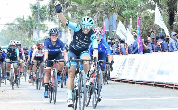 El Eneicat RBH Global brilla en Argentina: victoria y liderato en la primera etapa del Tour de Formosa