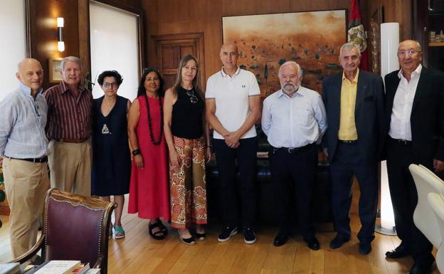 La asamblea de socios respalda a la Junta Directiva de la Casa de León en Madrid