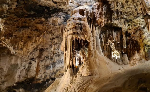 La Cueva de Valporquero recibe 250 personas al día y un 30 por ciento más de visitas que en 2021