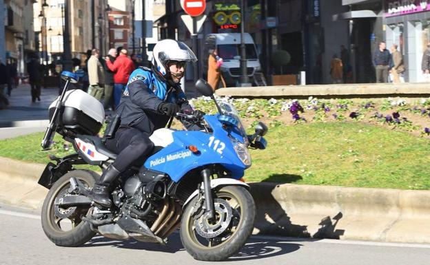 La Policía Local de Ponferrada instruye diligencias judiciales a tres conductores por alcoholemia positiva y a otro por conducción temeraria