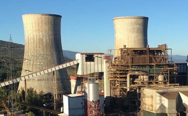 Las dos torres de refrigeración de la central de Cubillos del Sil 'volarán' «antes de que acabe el año»