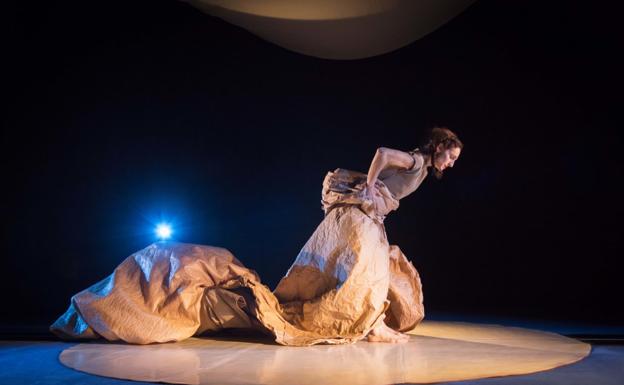 'Danza a Escena' llega este domingo a León con la bailarina vasca Helena Lizari
