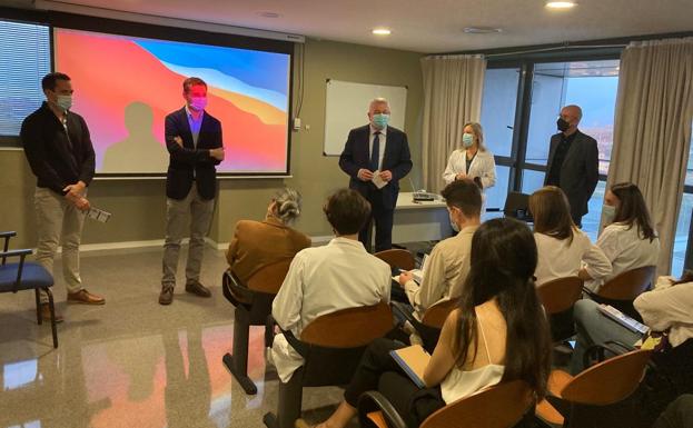 El Hospital de León retoma tras dos años de parón el Curso Teórico Práctico de Microcirugía