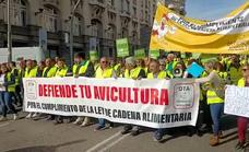Los avicultores de León exigen en Madrid a Agricultura que se cumpla la ley de cadena alimentaria