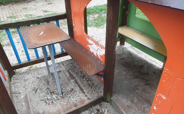 El PP de Cistierna denuncia el «lamentable estado de abandono» en el que se encuentra el parque infantil
