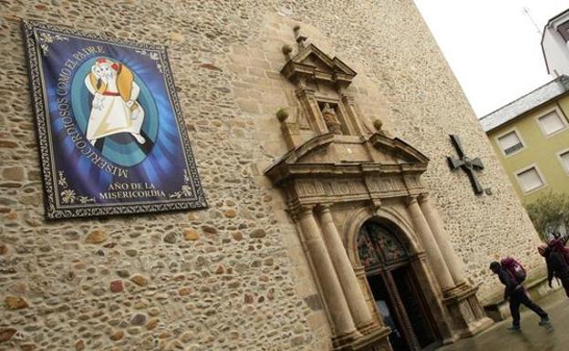 Cáritas conmemora el Día de las personas sin hogar con un acto de concienciación en la Basílica de La Encina de Ponferrada