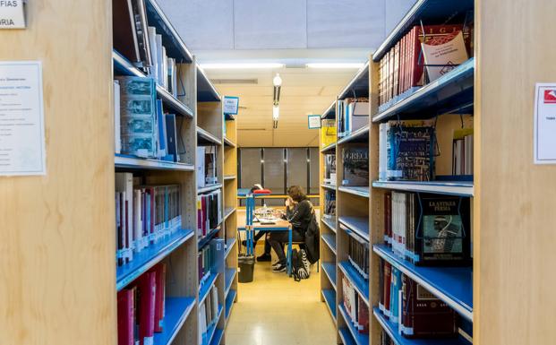 Cuatro centros escolares de León convertirán en «digitales» sus bibliotecas