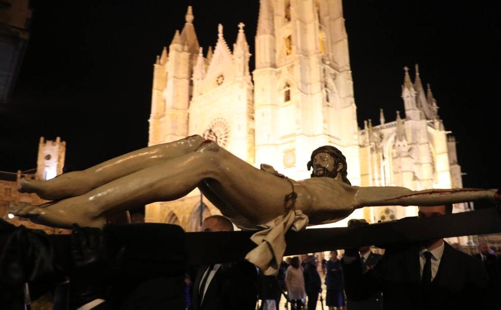 Escolta benemérita al paso del Santo Cristo de Minerva