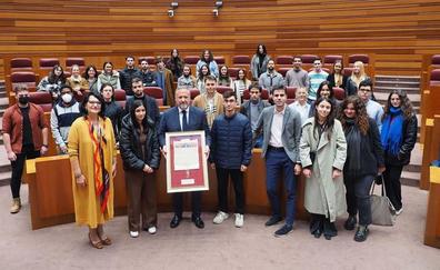 Alumnos de Derecho y ADE de la Universidad de León visitan las Cortes autonómicas