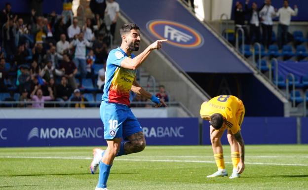 Carlos Martínez vuelve a marcar y completa su hat-trick