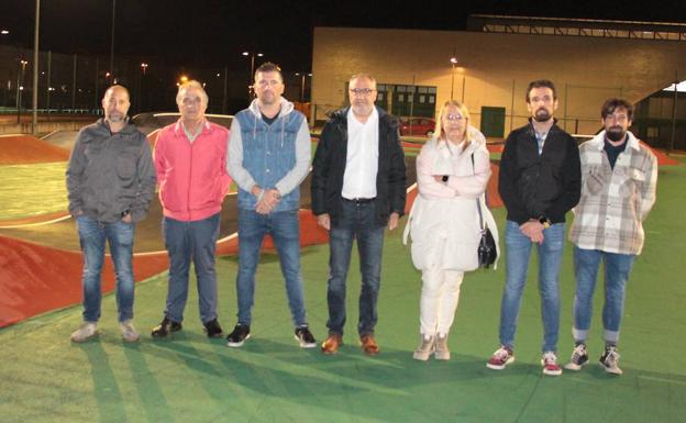 Ponferrada instala un sistema de iluminación nocturna en el pump track del complejo Lydia Valentín