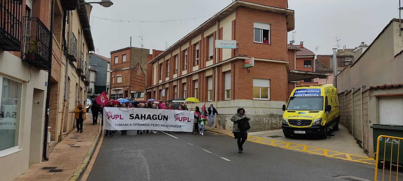 Concentración en Sahagún ante la «dejadez» de la Junta en la comarca