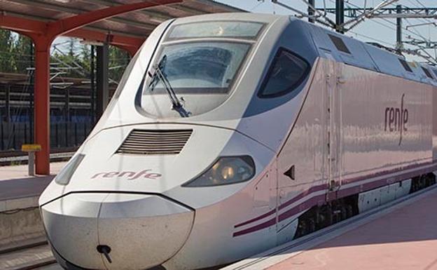 El responsable de Renfe en León despide a los 22 niños que fueron apeados del tren en Palencia