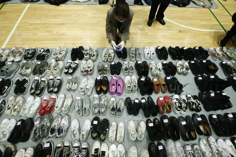 La sobrecogedora imagen de las pertenencias de las víctimas de la estampida en Seúl