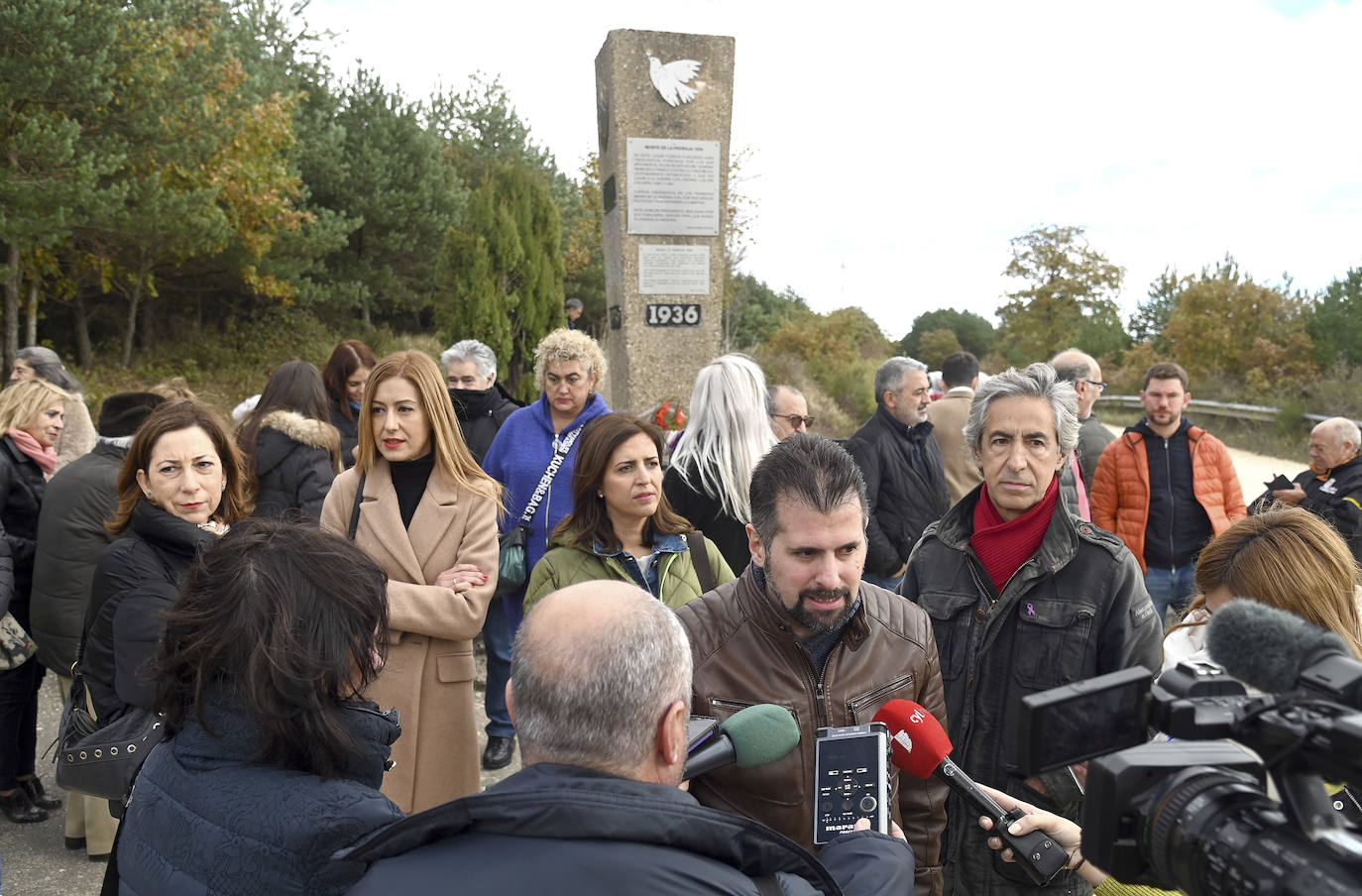 Tudanca alerta de que distinguir entre «buenos y malos españoles» provocó cunetas «llenas de fosas»