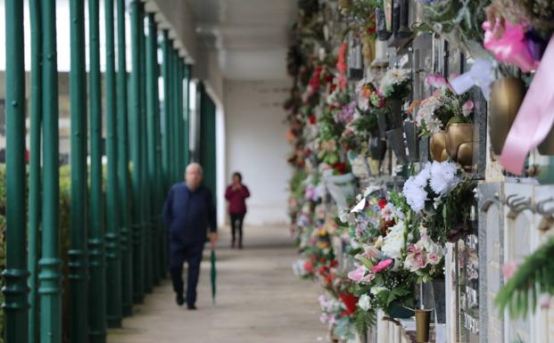 León rinde homenaje a sus muertos