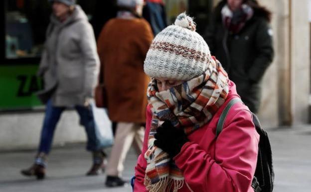 Leon 'tirita' en la noche más fría de este otoño