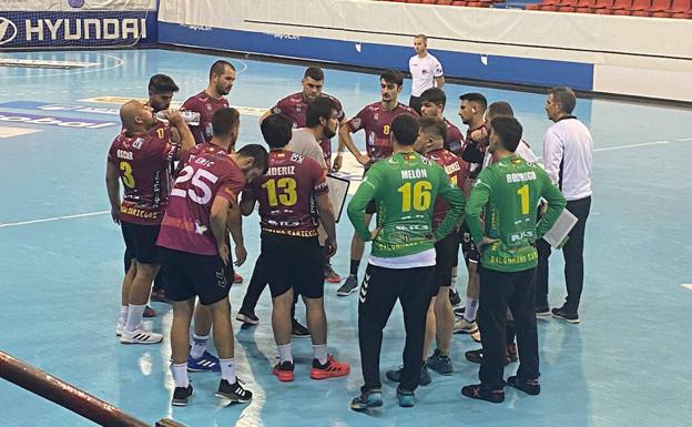 El Fisiopat Balonmano Sariegos cede la primera derrota de la temporada