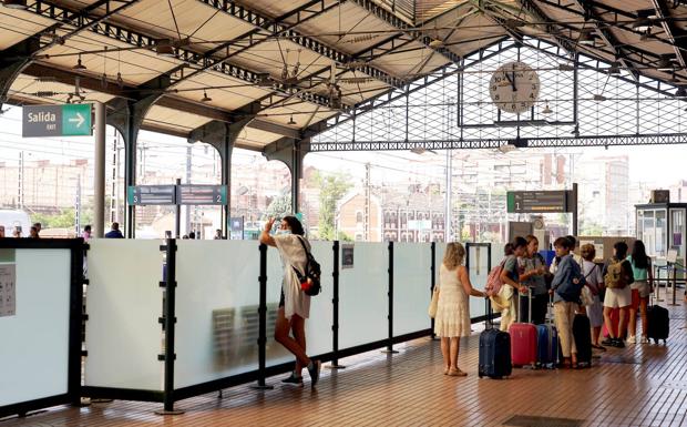 Barcones pide «civismo» frente a la reventa de abonos gratuitos de Renfe y asegura que «estudia medidas»