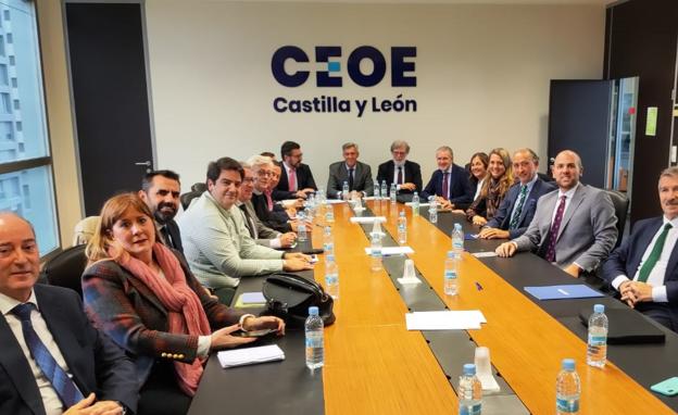 CEOE urge a la Junta a revisar sus políticas económicas y diseñar medidas para fomentar la estabilidad empresarial