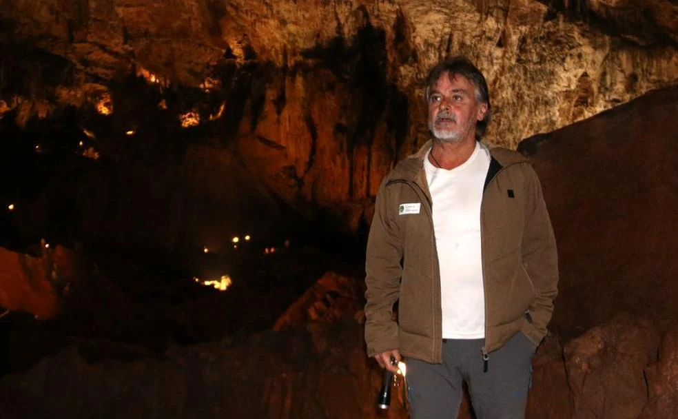 Toda una vida en la cueva: «Disfruto viendo cómo la gente se sorprende con Valporquero»