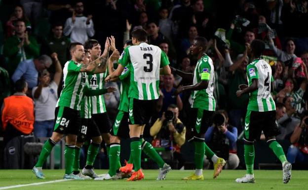 El Betis cierra con fiesta una fase de grupos casi inmaculada