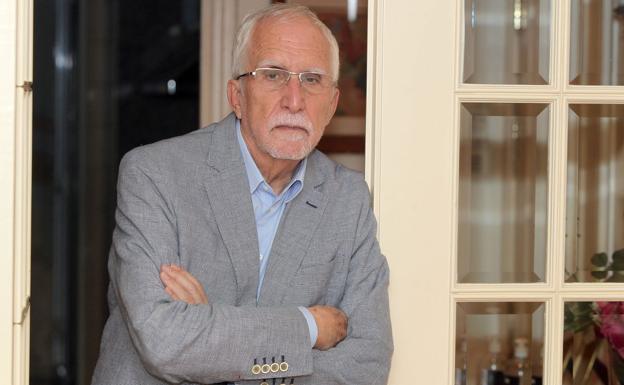 Los 'delitos' de Luis Mateo Diez llegan a la Real Academia Española