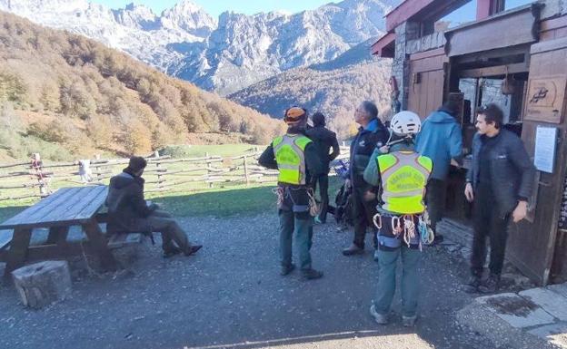 La Guardia Civil rescata a tres montañeros portugueses en el refugio de Vegahuerta