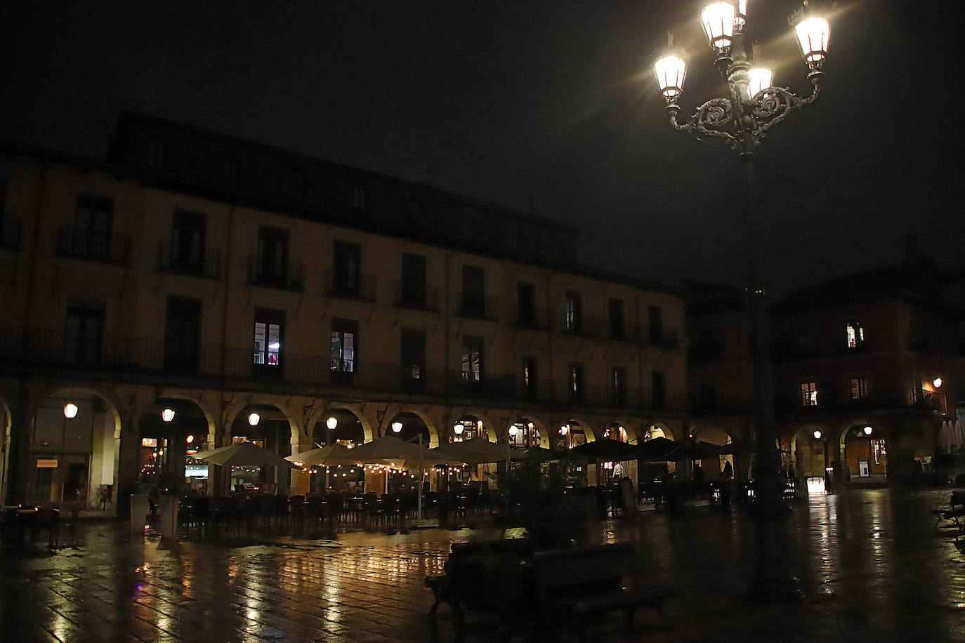 Los hosteleros de León protestan por la subida de la luz