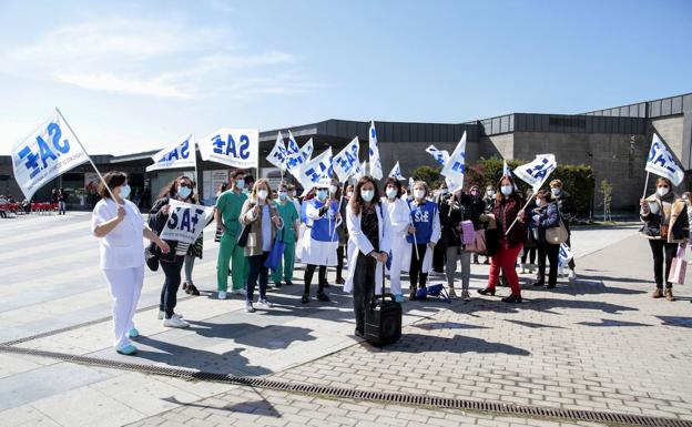 Los técnicos de enfermería denuncian que figuran «personas fallecidas y jubiladas» en la bolsa de empleo del Sacyl