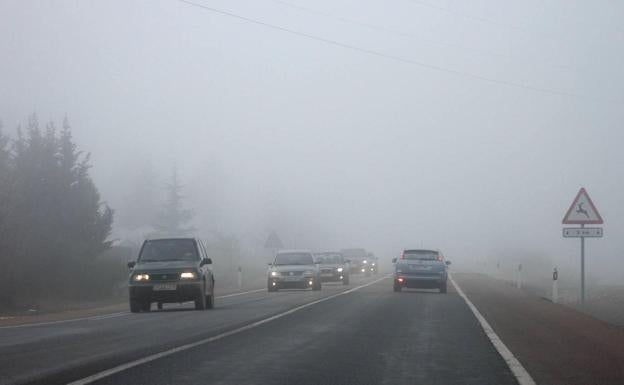 La niebla complica el tráfico en varios puntos de la A-6 a su paso por León