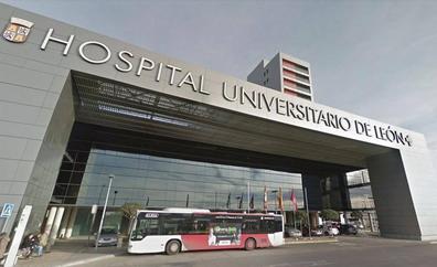 La Plataforma por Defensa de la Sanidad pública se concentra frente al Hospital de León este viernes