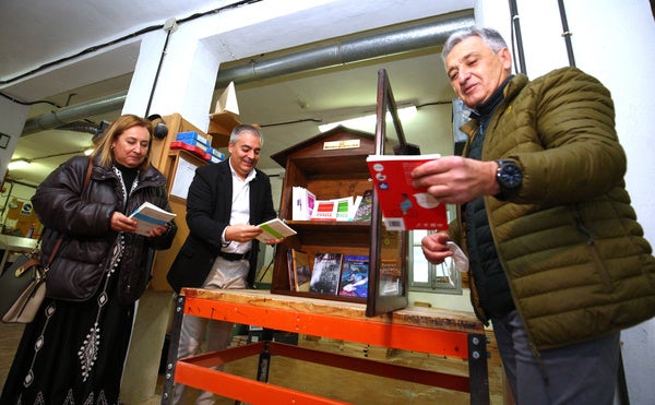 Presentación del proyecto 'Biblioteca de libros libres' de Asprona Bierzo y A Plena Cultura