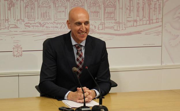 Diez reclama «un plan de choque contra las listas de espera» y la ampliación de la UCI del Hospital