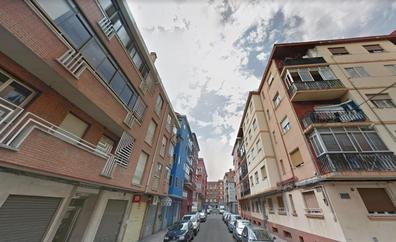 Un herido en el abdomen por escopeta de perdigones tras una pelea en la calle Fruela II de León