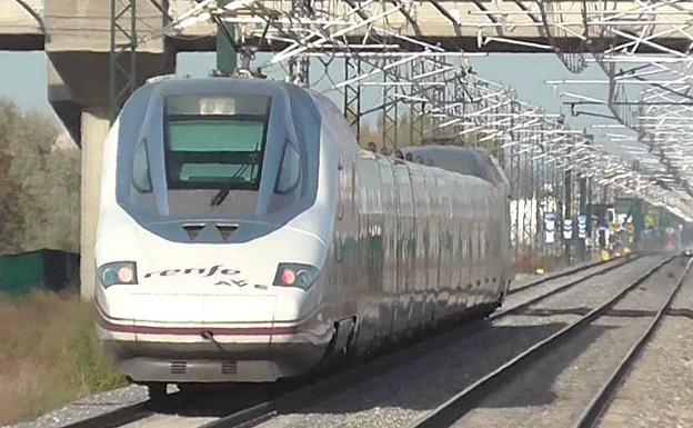 La Junta autoriza bonificar el 25 por ciento del billete a usuarios recurrentes del tren en Castilla y León