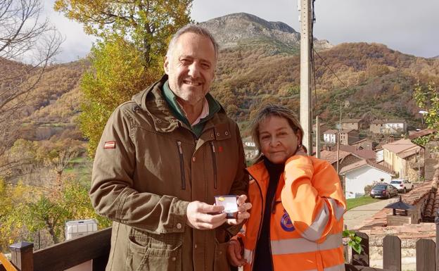 Los voluntarios de Protección Civil de Ferreras del Puerto distinguen a Pollán con el broche de oro