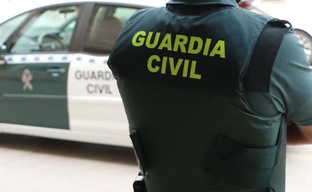 La Guardia Civil investiga dos presuntos robos con violencia en gasolineras de Camponaraya y Cacabelos